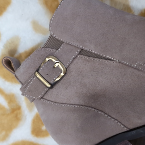 BLONDO,Women's Taupe Ankle Boots - Picture 4 of 6